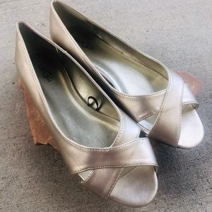 East 5th Champagne flat slip on sandals open toed